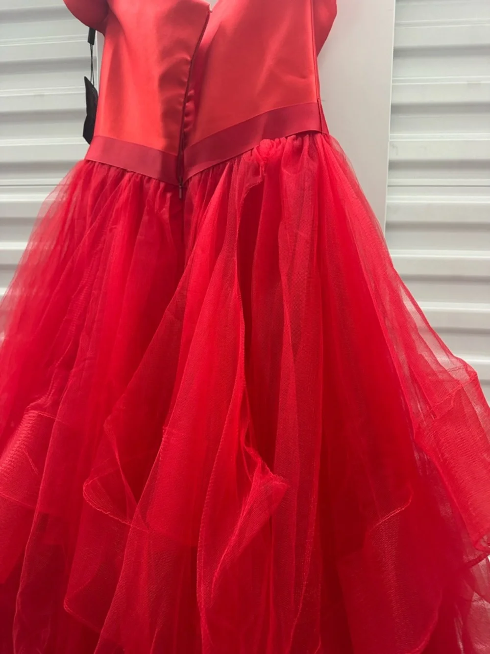 Glamour by Terani Red High-Low Tulle Gown – Size 6 - Picture 11 of 13